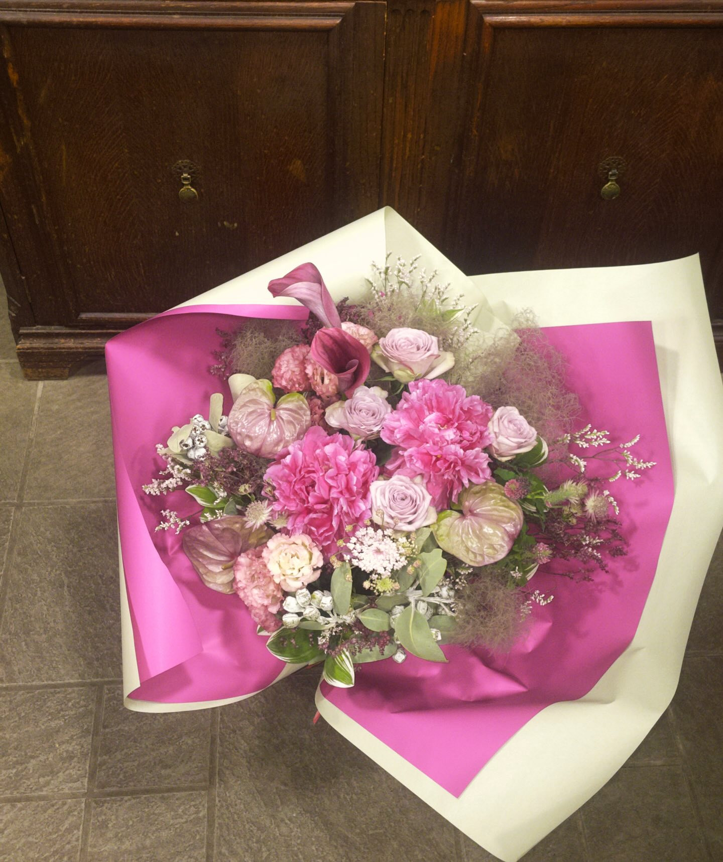 ♡芍薬とスモークツリーが入った女の子らしい色のアレンジです♡