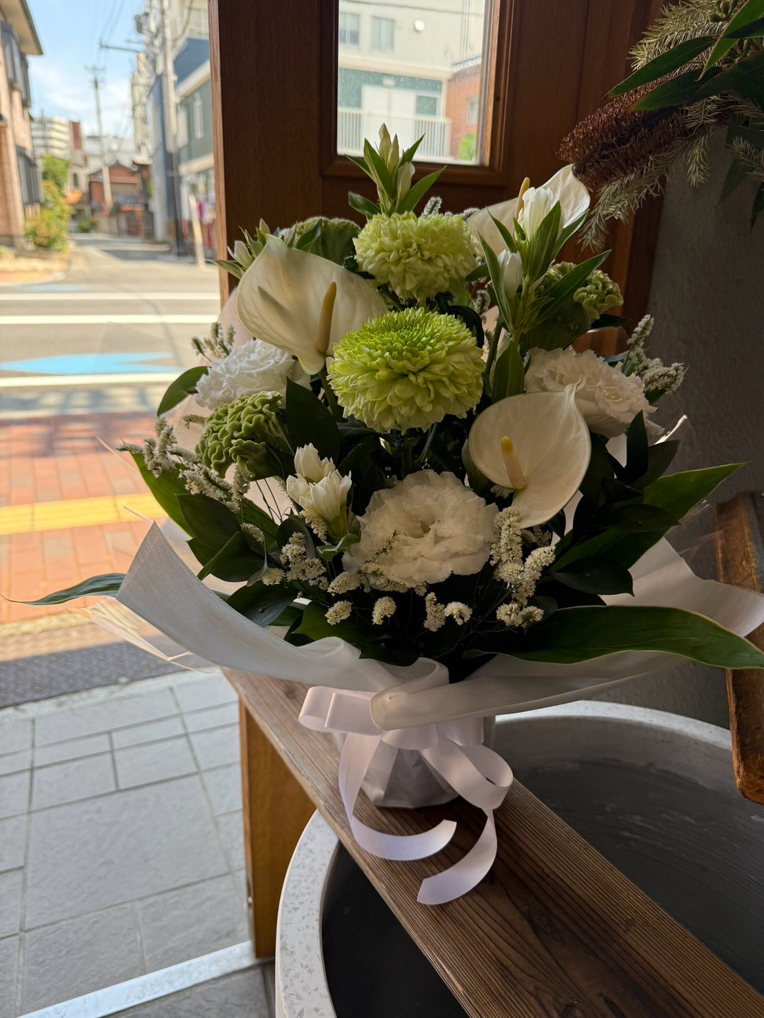 本日もたくさんの初盆用アレンジメントフラワーのご注文ありがと...