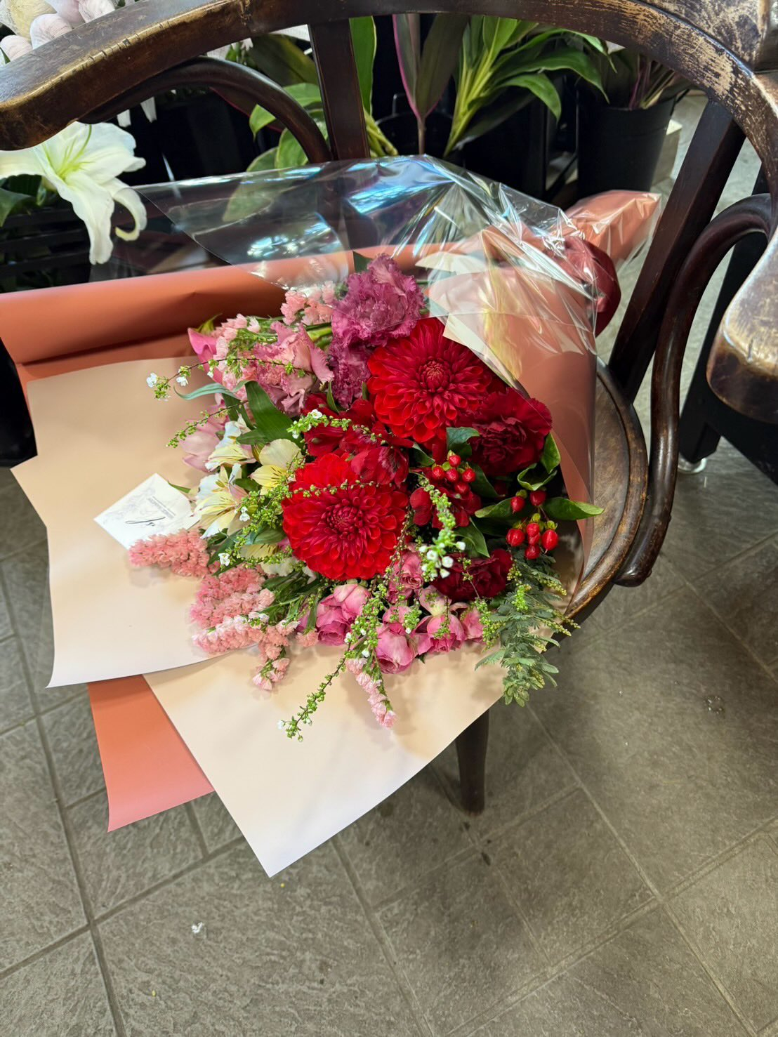 明日は成人式。